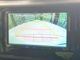 【バックカメラ】駐車時に後方がリアルタイム映像で確認できます。大型商業施設や立体駐車場での駐車時や、夜間のバック時に大活躍!運転スキルに関わらず、今や必須となった装備のひとつです!