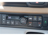 オートエアコン付です。簡単操作で快適に車内温度をコントロールします。