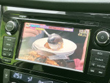 テレビ番組を画面で視聴できる装備です。目的地での休憩中など、停車時に映像を楽しみたい場面で活用いただけます。画面まわりの操作部もまとまり、扱いやすさにも配慮されています。