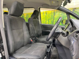 運転席シート廻りは使用感も少なく、良好な状態となっています。前オーナー様が丁寧に使っていたことがよくわかりますね。