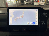 ディスプレイオーディオやカーナビは、現代のドライブにおいて欠かせない装備のひとつです。初めての場所でも迷いにくく、快適なルート案内で運転をサポートします。移動中のエンターテインメント性も高まります。