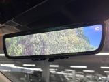 【デジタルインナーミラー】後席の大きな荷物や同乗者で後方が確認しづらい時でも安心!カメラが撮影した車両後方の映像をルームミラー内に表示。クリアな視界で状況の確認が可能です!