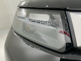 LEDヘッドライトは、点灯の瞬間から最大光量を発揮し、突然暗くなるトンネルなどでの安定感を高めます。