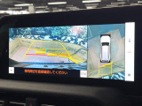 【パノラミックビューモニター】専用のカメラにより、上から見下ろしたような視点で360度クルマの周囲を確認することができます☆死角部分も確認しやすく、狭い場所での切り返しや駐車もスムーズに行えます。
