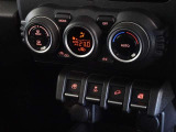 車内を快適に、オートエアコンを装備しています。