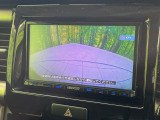 【バックカメラ】駐車時に後方がリアルタイム映像で確認できます。大型商業施設や立体駐車場での駐車時や、夜間のバック時に大活躍!運転スキルに関わらず、今や必須となった装備のひとつです!