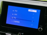 FM・AM・テレビ・交通情報など、用途に合わせて選べるメニューを表示。画面から必要な項目を確認しやすく、日々の移動を便利にサポートします。