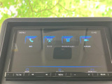 電話やラジオ、Bluetooth Audioなどのメニューを画面上で選べます。アイコンが並んでいて目的の項目を見つけやすく、移動中に使いたい機能へ切り替える際にも扱いやすい構成です。