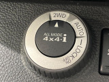 【オールモード4&times;4】2WD/4WDモードを手軽に切り替え可能。燃費重視の2WD、スタック時に役立つLOCK、AUTOモードでは4WDの配分を自動で調整し、路面状況を問わず安定した走りをサポート。
