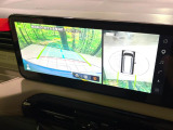 【マルチアラウンドモニター】専用のカメラにより、上から見下ろしたような視点で360度クルマの周囲を確認することができます☆死角部分も確認しやすく、狭い場所での切り返しや駐車もスムーズに行えます。