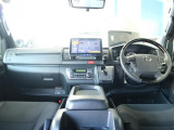 運転席周り機能充実してます☆