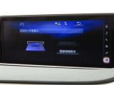 整然と纏められた操作性の良いスイッチ類。