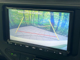 【バックカメラ】駐車時に後方がリアルタイム映像で確認できます。大型商業施設や立体駐車場での駐車時や、夜間のバック時に大活躍!運転スキルに関わらず、今や必須となった装備のひとつです!