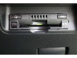 ハンドル操作に連動してガイドラインが変化するバックカメラ搭載です。クルマは構造上たくさんの死角がありますので、とても便利な機能ですね。あくまで補助の為の装備ですのでバックは目視での確認が大事ですよ!