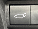 【パワーバックドア】スマートキーや運転席のボタンを押すだけでリアゲートが自動で開閉します!荷物を持っている時や、高い位置にあるバックドアを閉める際に便利な機能です♪