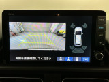 リバースギアに入れるだけで後方の表示へ切り替わります。夜間や雨の日の駐車も楽になりますよ。