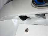【バックカメラ】車両の後方を映像で確認するためのカメラです。運転席のモニターに映像が映し出され、後方確認や駐車をサポートします。