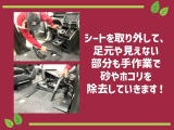 メンテナンスノートです。メンテナンスノートにはその車の整備記録が事細やかに記録されています。車の履歴が判るとても重要な物です。車検証と一緒に大切に保管してくださいね!
