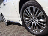 入庫時・販売時・納車前に、弊社基準の68項目に及ぶ点検整備を実施しております。