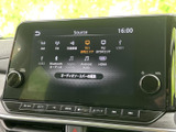ラジオやテレビ、USB、Bluetoothなど複数のソースが一覧で表示され、使いたい音源を選びやすい画面です。普段の音楽鑑賞から放送の確認まで、日常に合わせて活用できます。