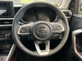 インテリアに合わせたデザインのステアリングは、運転される方のことも考え、運転しやすい形状、大きさです。是非一度、実際に触ってお確かめください。