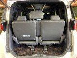 【パワーバックドア】スマートキーや運転席のボタンを押すだけでリアゲートが自動で開閉します!荷物を持っている時や、高い位置にあるバックドアを閉める際に便利な機能です♪