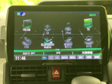 FM・AMやSD、USB、Bluetooth Audioなどの選択項目が一覧で表示され、使いたい音源を選びやすい画面です。TVやディスクなど、複数のメニューを確認できます。