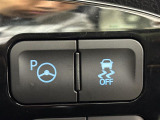 【アドバンストパーク】駐車するスペースの横に停車後、スイッチを押すだけで、システムがステアリング・シフト・アクセル・ブレーキを操作し、駐車を完了させます!機能には限界があるためご注意ください。