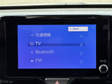 交通情報やテレビ、Bluetooth、FMなど、画面から選べる項目がまとまっています。利用したい音源を見つけやすく、日々の移動中もお好みに合わせて使い分けられます。