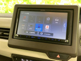 音楽ソースの選択画面には、ラジオやディスク、Bluetoothなどの項目が表示されています。利用したい音源を画面から選べるため、通勤やお出かけの車内で手軽に活用できます。