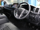 シンプルで操作しやすい運転席!