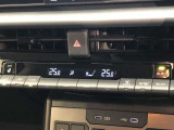 車の全周囲の画像が表示されます。運転席から見づらい個所なども、上空から見たような映像で確認できます。映像のきりかえも出来、後方確認だけでなく大変便利な機能です。