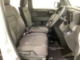 VSA装備車です。VSAはドライバーの操作と車の動きを見守っています。もし車の挙動が乱れたとき、4輪別々にブレーキをかけたり、エンジンパワーをしぼることによって車を安定させます。