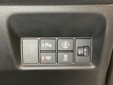 ハンドルの右側にはヘットライトリベライザーとHondaセンシング用のメインスイッチがついています。ヘッドライトリベライザーは道路状況や積荷の加重に応じてライトの高さを調節できます。