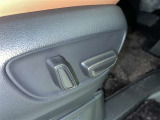 パワーシート搭載。微妙な調整が手軽にでき、ピッタリのポジションで運転することが可能です。