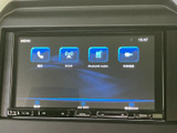 電話やラジオ、Bluetooth Audioなどのメニューが画面に並び、使いたい項目を見つけやすい構成です。日々の移動で音楽や通話を活用したい方にも便利です。