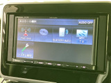 ラジオやCD、Bluetooth Audio、テレビなどの選択画面を備え、使いたい音源を画面で確認しながら選べます。日々の移動に合わせて好みの音楽や番組を楽しめる、便利なオーディオ環境です。