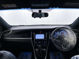 落ち着いたカラーの内装で、ゆったりと運転したい方に。