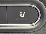 ●フロントシートヒーティング:運転席・助手席共に三段階で調節が可能なシートヒーターを装備しております。季節を問わず快適にご使用いただけます。