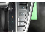 レーダークルーズコントロール付きです。車速に応じて追従支援してくれるので、ロングドライブも快適です。詳細は販売店スタッフまでおたずねください。