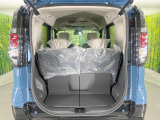 普段のお買い物や通勤、送迎等に十分な荷室スペースを確保しております。セカンドシートを倒すと、大きな荷物の積載も可能です♪