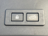 【パワーバックドア】スマートキーや運転席のボタンを押すだけでリアゲートが自動で開閉します!荷物を持っている時や、高い位置にあるバックドアを閉める際に便利な機能です♪