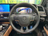 【純正革巻きステアリング】上質な革を使用することで、手にしっかり馴染みとても運転しやすいハンドルです♪