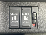 【両側パワースライドドア】スマートキーや運転席のスイッチで後席両側スライドドアの開閉が可能♪電動だから力を入れてドアを開ける必要が無く、小さなお子様でも簡単に開け閉めでき快適です♪
