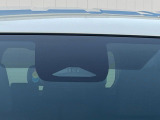 【トヨタセーフティセンス】走行中に前方の車両等を認識し、衝突しそうな時は警報とブレーキで衝突回避と被害軽減をアシスト。より安全にドライブをお楽しみいただけます。