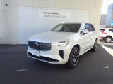 2026年6月登録のボルボXC90 ウルトラB5 AWDでボディーカラーはクリスタルホワイトプレミアムメタリックです。 そしてシートカラーはチャコールになります。 ボルボの7人乗りの車です。