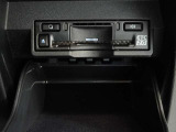運転席お膝元にETCカード挿入口がございます。