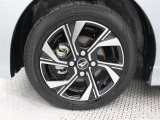 14インチアルミホイール(切削)を装着しています。タイヤサイズ155/65R14