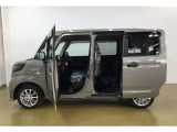 開口部が広く、乗り降りのしやすいお車です