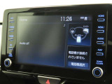 メーカー装着のディスプレイオーディオを装備しております。
